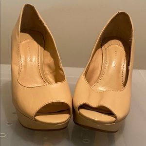 Light tan leather Giant Bini wedges